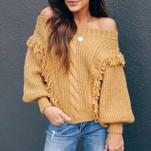 DO + BE boutique fringe sweater✨